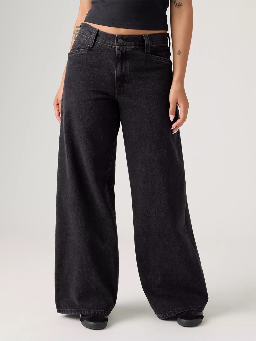 Levi's '94 Baggy Wide Leg Jeans - Washed Black -
Size 27 (Like New!)